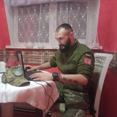  ,   Stalker, 32 ,   ,   