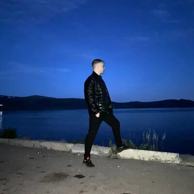  ,   Viktor, 34 ,   