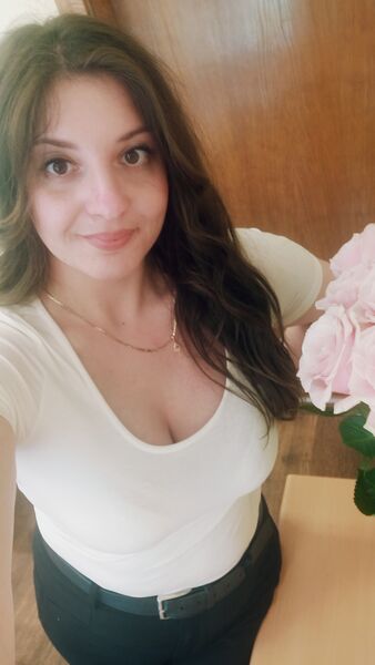  ,   Julia, 31 ,  