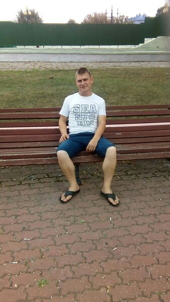  ,   Viktor, 35 ,   