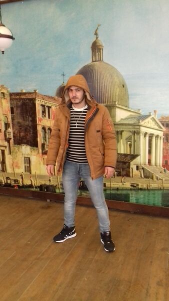  ,   Viktor, 34 ,   