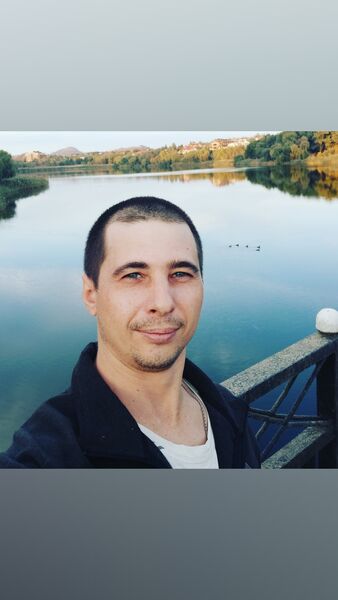  ,   Maxim, 37 ,  