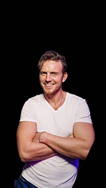  -,   Sasha, 33 ,   ,   , c , 