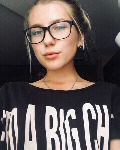  ,   Julia, 24 ,   ,   , c 