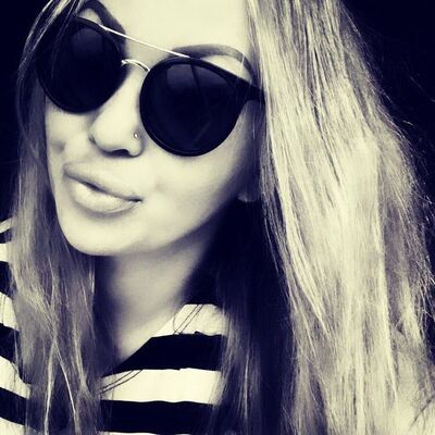  ,   Ella, 32 ,  