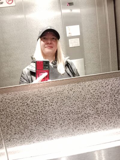  ,   Nadia, 37 ,   ,   