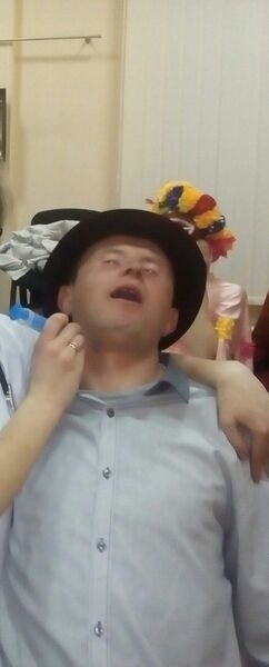  ,   Artur, 41 ,  