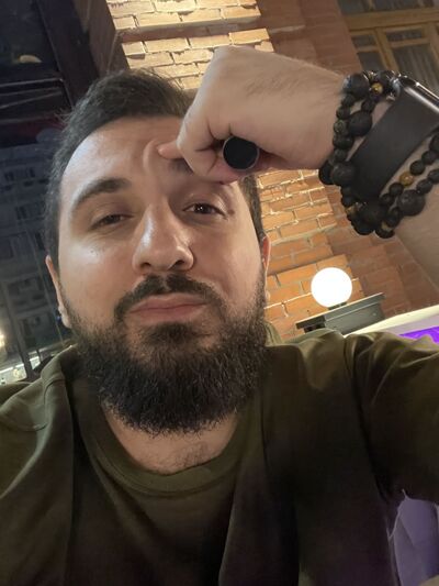 ,   Levon, 33 ,   ,   