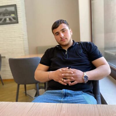  ,   Artyom, 25 ,   ,   