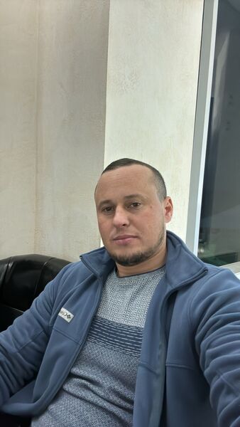 ,   Viktor, 33 ,   ,   