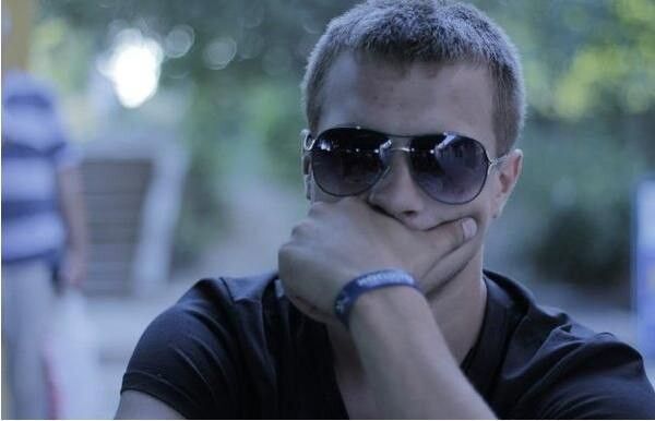  ,   Viktor, 40 ,   