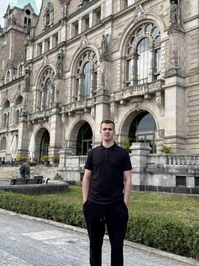  ,   Valentin, 25 ,   ,   