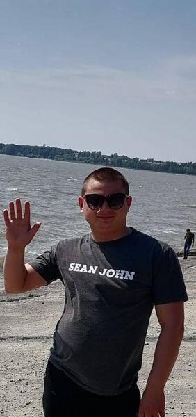  ,   Maxim, 28 ,   c 