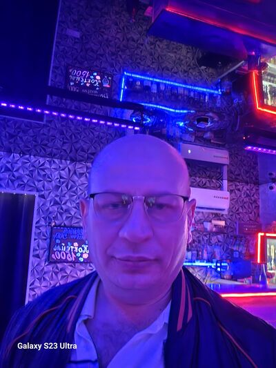  ,   Armen, 49 ,   ,   