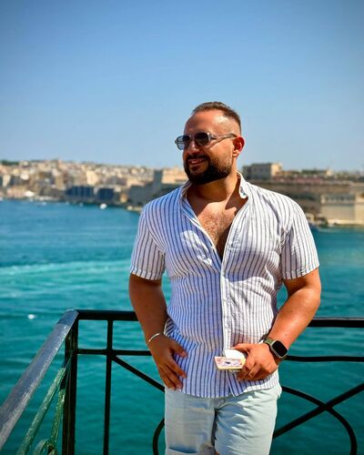  ,   Desmond, 39 ,   ,   