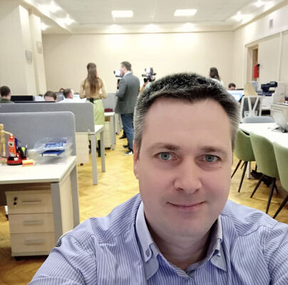  ,   Damian, 49 ,     , c 