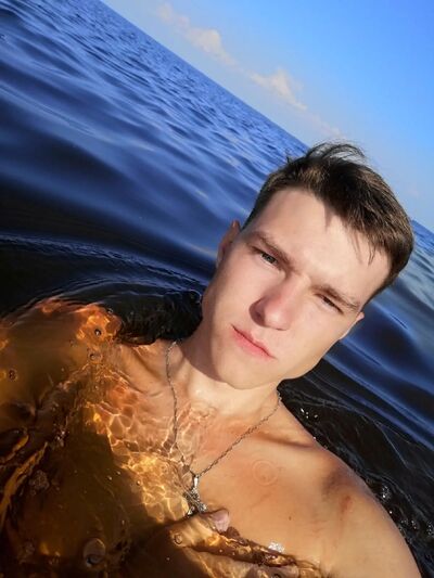  -,   Maxim, 23 ,   ,   , c , 
