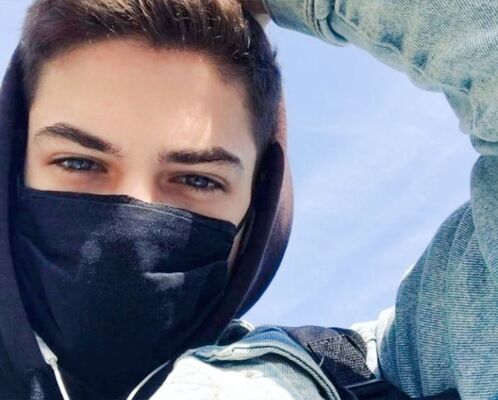  ,   Denis, 27 ,   c 