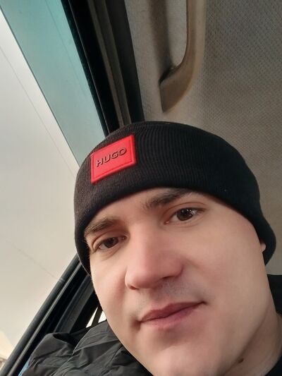  ,   Artur, 32 ,   ,   