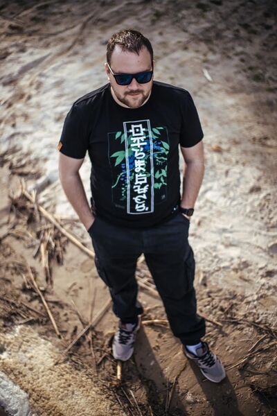  --,   Maxim, 36 ,   ,   , c , 