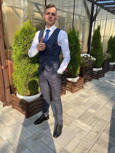  ,   Artyom, 35 ,   ,   