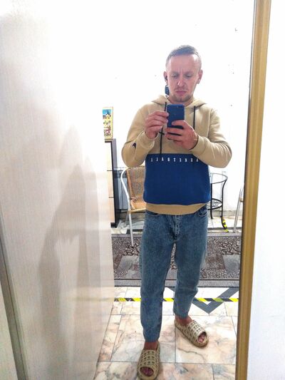  ,   Viktor, 32 ,   c 
