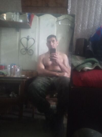 ,   Ar Man, 42 ,   ,   