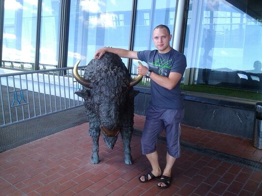  ,   Viktor, 35 ,   