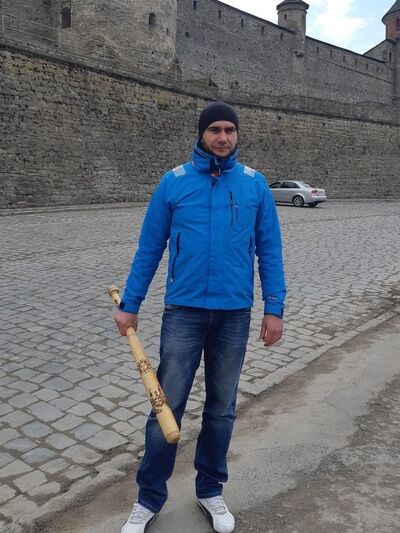  ,   Alex, 41 ,   