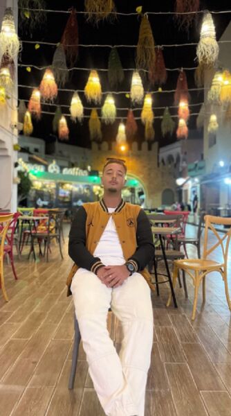  Abbots Langley,   Aziz, 20 ,     , c 