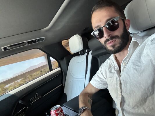  La Crescenta,   Arman, 30 ,   ,   