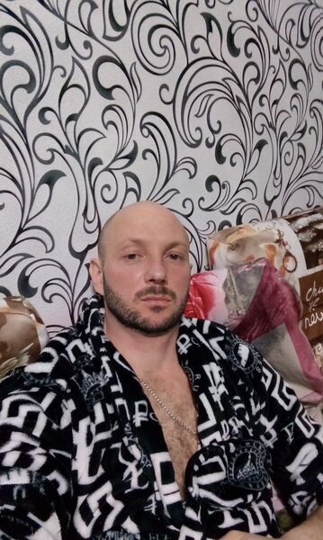  ,   Artem, 37 ,   , 