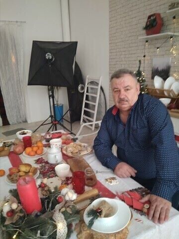  22529791  Aleksandr, 60 ,    