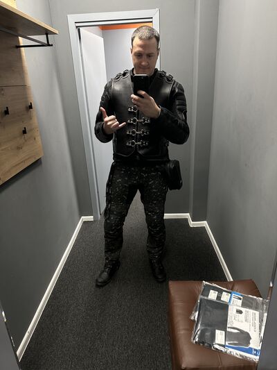  ,   Anton, 39 ,   ,   