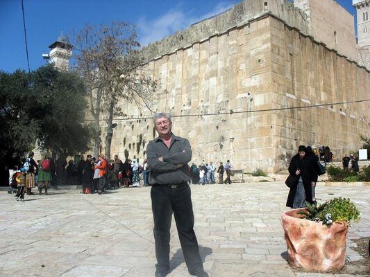  ,   Dubi, 70 ,   