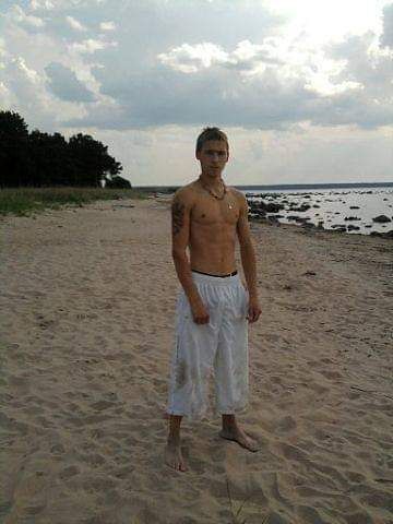  32198341  Kevin, 34 ,    