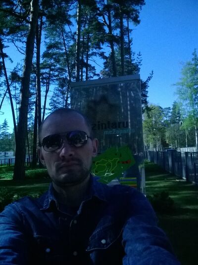  ,   Viktors, 47 ,   