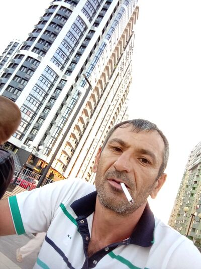  ,   Artur, 42 ,  