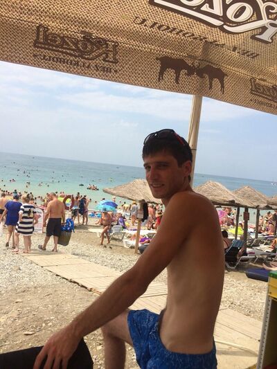  ,   Tiko, 32 ,   ,   