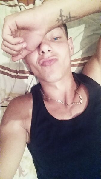  ,   Viktor, 32 ,     , c 