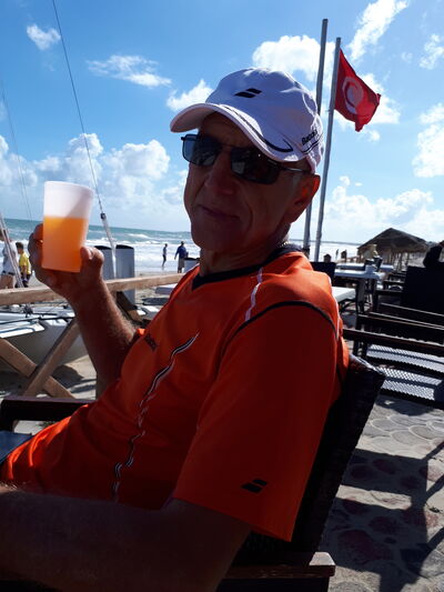  ,   Nik, 64 ,   ,   