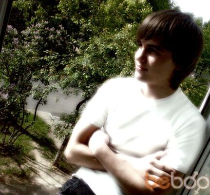  ,   Viktor, 32 ,   
