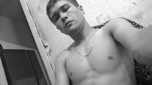  ,   Viktor, 31 ,   