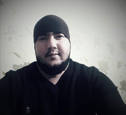  ,   Majid, 33 ,   c 