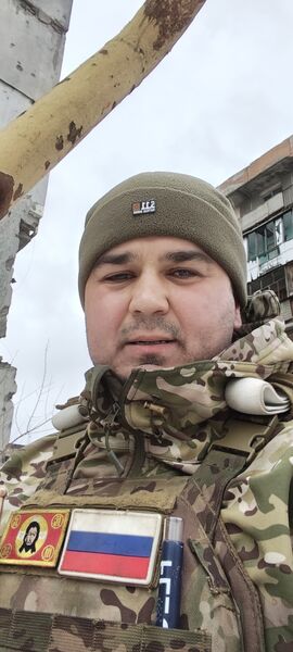  --,   Roman, 32 ,   ,   