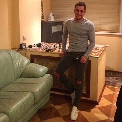  ,   Artem, 32 ,   ,   , c , 