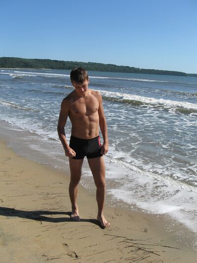  ,   Nik, 40 ,   ,   