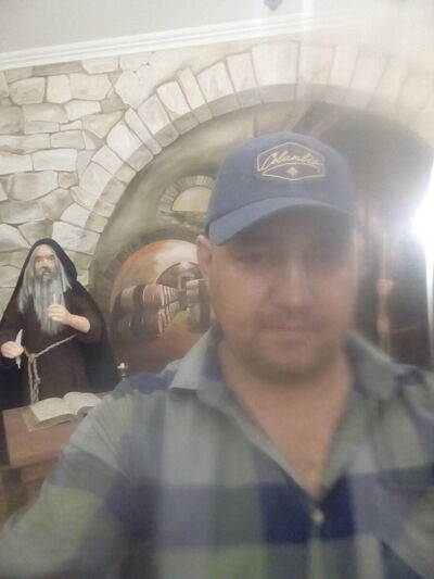  ,   Albert, 49 ,     , c 