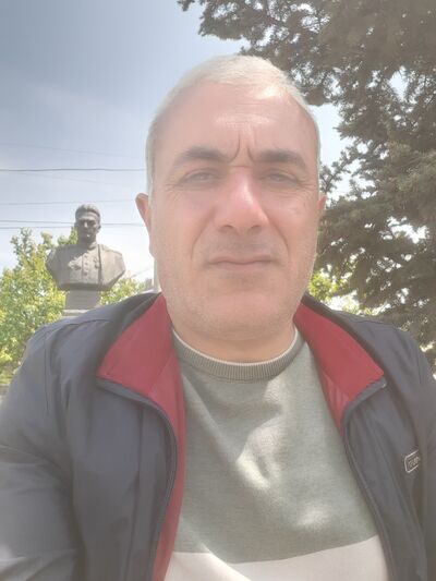  ,   Armen, 42 ,   ,   