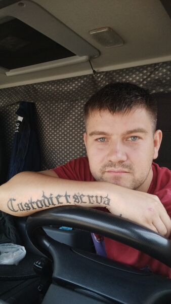  ,   Viktor, 36 ,   ,   